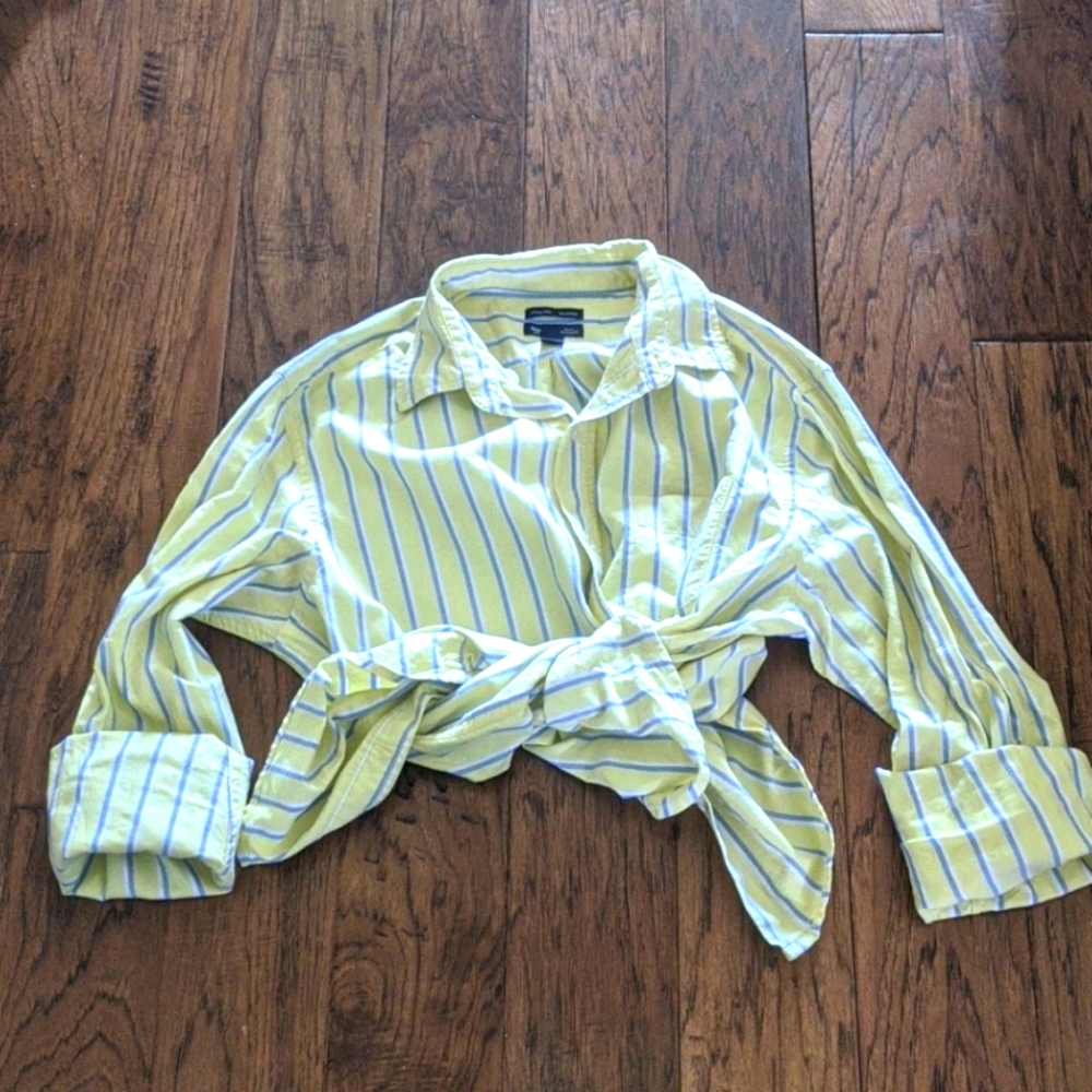 3 for $30 GAP-  Yellow & Blue Vintage Wash shirt